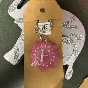 Keychain Pink with the Glitter letter F